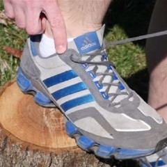 Aprendizaje rehén bestia Para qué sirve el agujero extra de las zapatillas de deporte? | Running de Ciudad Aprendizaje rehén bestia Para qué sirve el agujero extra de las zapatillas de deporte? | Running de Ciudad